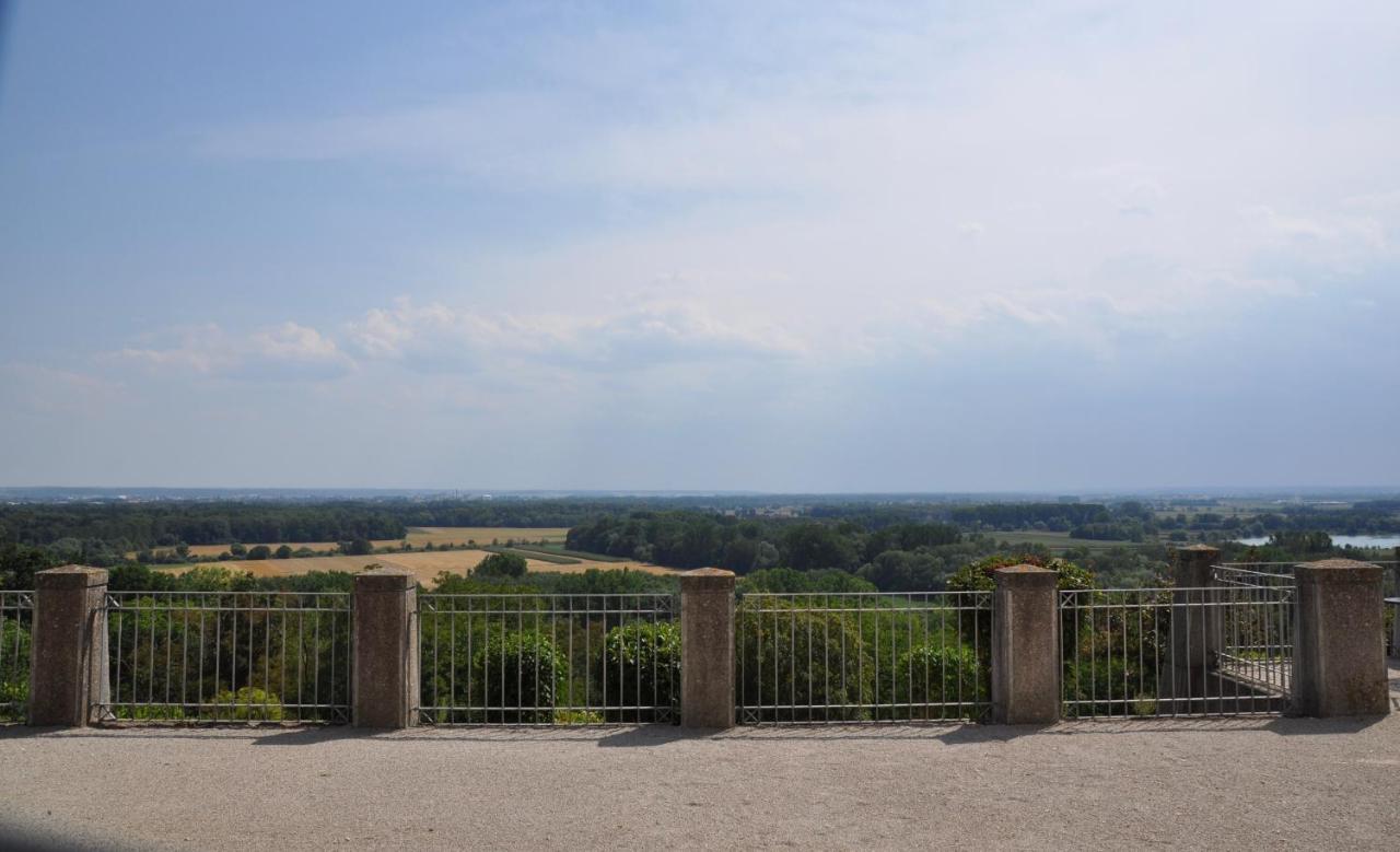 Hotel Schloss Leitheim Esterno foto